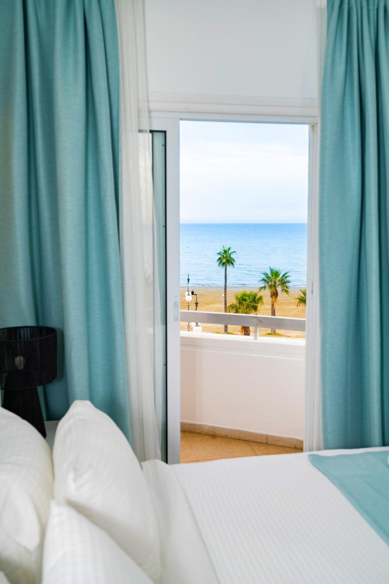 Lazuli Sea View Beachfront Ap 21 ラルナカ エクステリア 写真